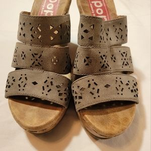 Woman's size 7 Pop slip on wedges